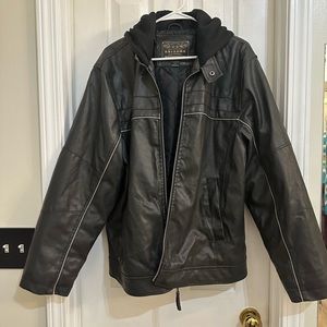 Men’s Arizona faux leather jacket. Size large. Good condition.
